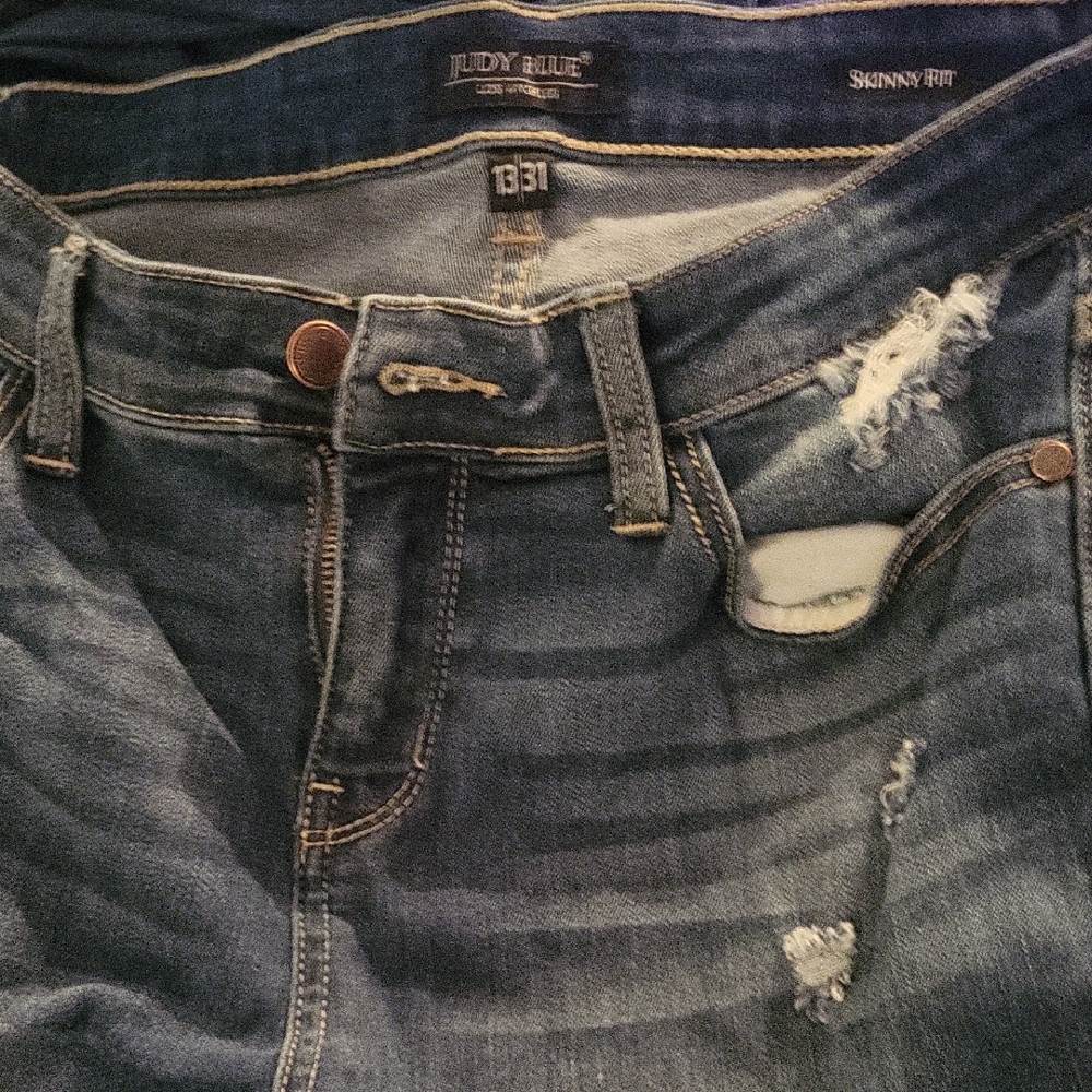 Judy Blue Skinny Blue Jeans with Distressed Details EC